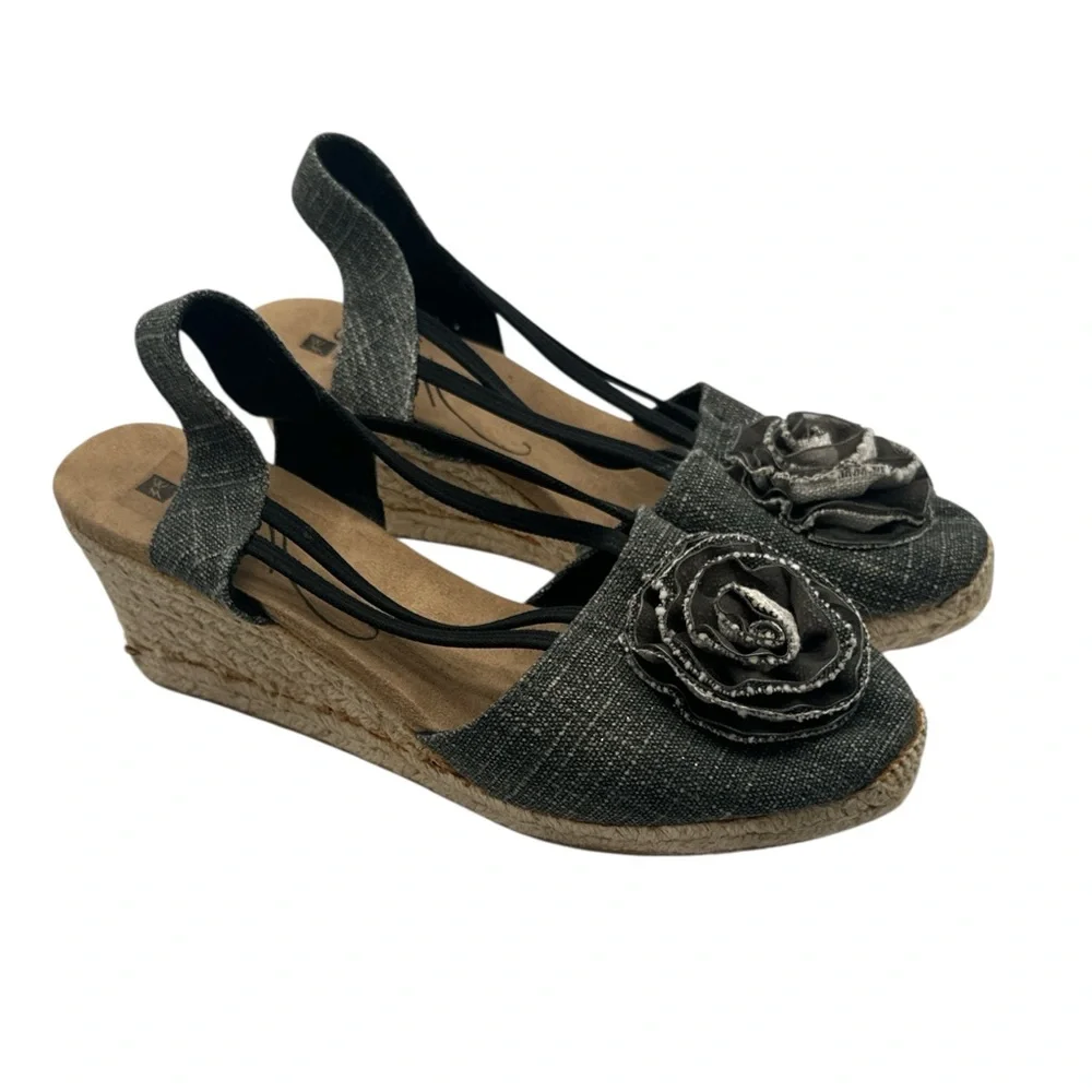 White Mountain Women's Serene Wedge Sandals With Floral‎ Accent